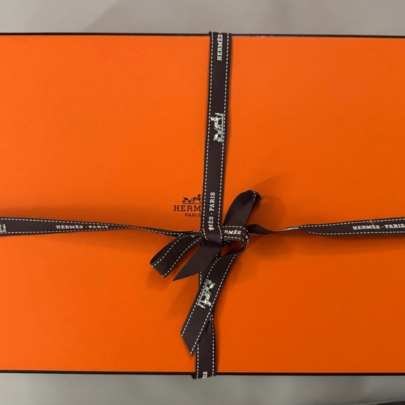 Empty Hermes Orange Shoe box with two shoe dust cover bags and ribbon - Picture 1 of 7